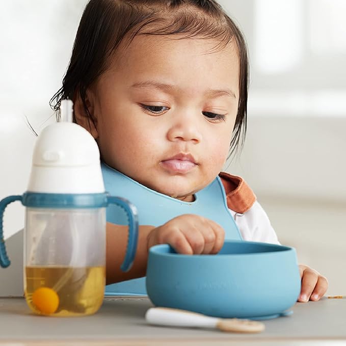 NumNum Suction Bowls for Babies & Toddlers, Extra Strong Non-Slip Suction, 100% Food-Grade Silicone, BPA-Free, Microwave & Dishwasher Safe, Baby-Led Weaning Bowls for 4+ Months & GOOtenils Green