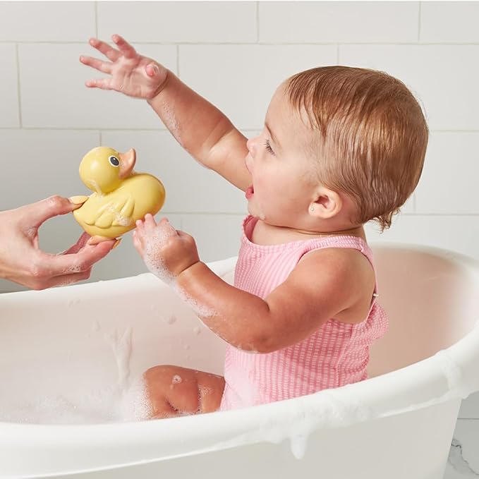 Itzy Ritzy Ducky Family – 3-Piece Floating Bath Toy Set with Watertight Design; Soft, Squeezable Ducks Designed for Ages 6 Months and Up (Ducks)
