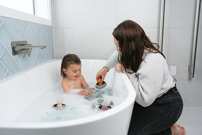 Haakaa Squeeze Alien Explorers Baby Bath Toys, Food Grade Silicone Toddler Bath Toys for Bathtubs/Swimming Pools/Beaches, Detachable Mold Free Floating Tub Toys for Kids Ages 1-3 (Whole Set)