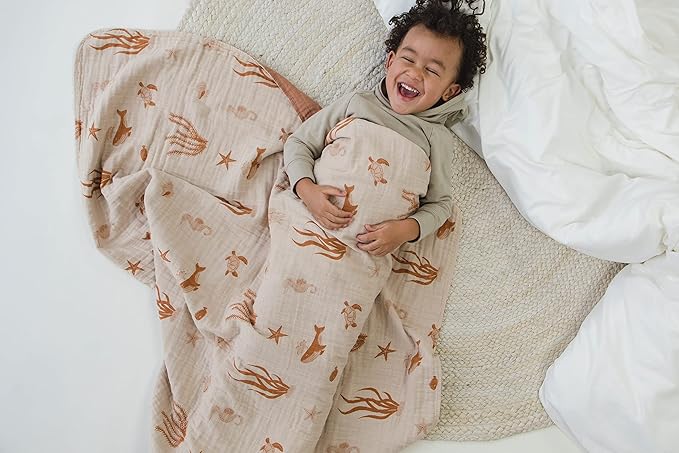 Leyl&Ari Basic Toddler Blanket | Organic Cotton Reversable Toddler Crib Blanket | Gender Neutral (Under The sea Friends)