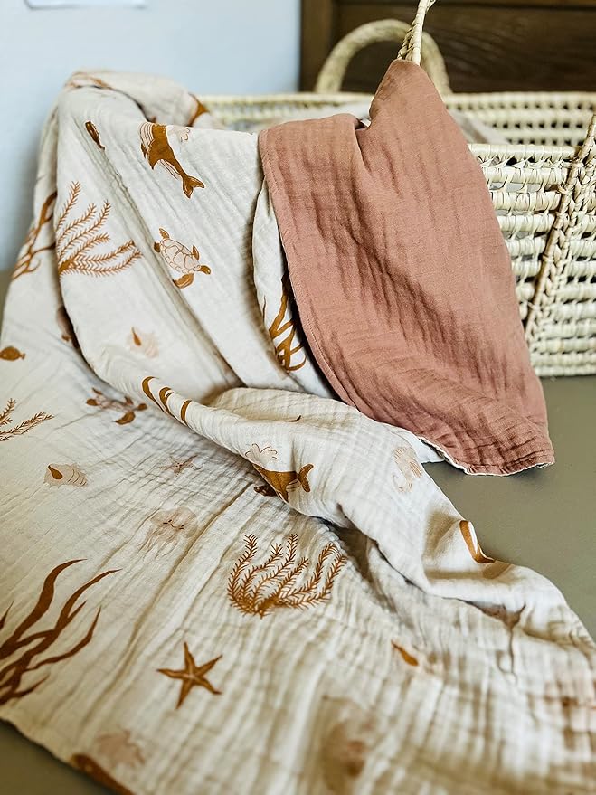 Leyl&Ari Basic Toddler Blanket | Organic Cotton Reversable Toddler Crib Blanket | Gender Neutral (Under The sea Friends)