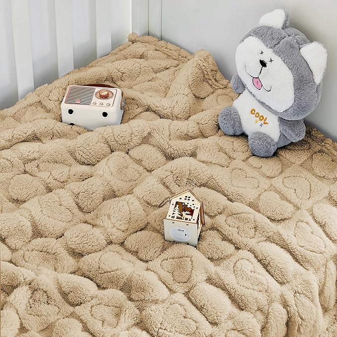 Yurhap Fleece Baby Blanket Heart Checkered, Ultra Soft Cozy Baby Blankets for Boys Girls, Fluffy Infant Toddler Newborn Receiving Gifts for Crib Stroller 30"x40" (Khaki)