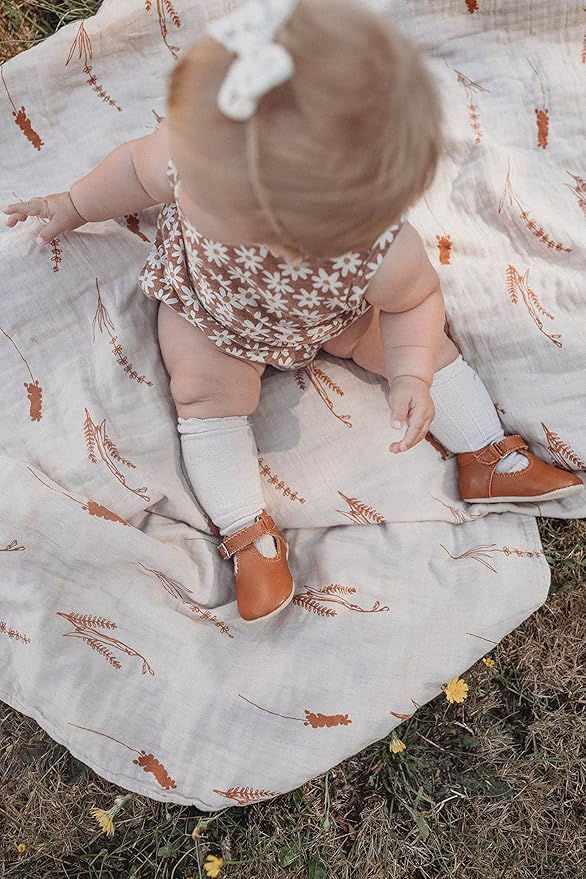 Leyl&Ari Basic Toddler Blanket | Organic Cotton Reversable Toddler Crib Blanket | Gender Neutral (Caramel/Neutral)