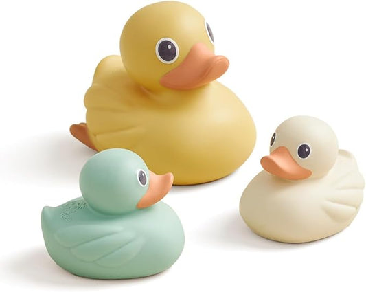 Itzy Ritzy Ducky Family – 3-Piece Floating Bath Toy Set with Watertight Design; Soft, Squeezable Ducks Designed for Ages 6 Months and Up (Ducks)