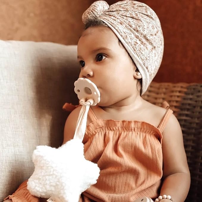 Ali+Oli Plush Pacifier Holder (Star-White) Soft Binky Holder for Babies, Plush Holder for Pacifiers, Cute Baby Binkies Plush Holder, Pacifier Holder for Baby Boys & Girls, Baby Toy with Cute Decor