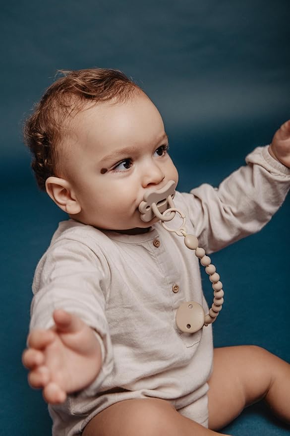 Suavinex Color Essence Silicone Baby Pacifier Clip, Single Piece 100% Soft Silicone Chain, Baby Accessories and Essentials, Designed in Spain (Irish Cream)