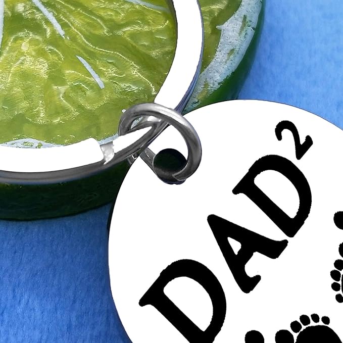 Twins Dad Keychain Fathers Day Keyring for Twins Dad Pregnancy Announcement Gifts Baby Announcement Keyring Daddy to Be Gifts Christmas Birthday Present for Papa Father Thanksgiving Day