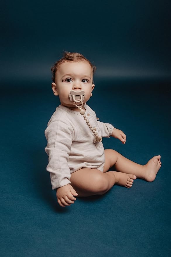 Suavinex Color Essence Silicone Baby Pacifier Clip, Single Piece 100% Soft Silicone Chain, Baby Accessories and Essentials, Designed in Spain (Irish Cream)