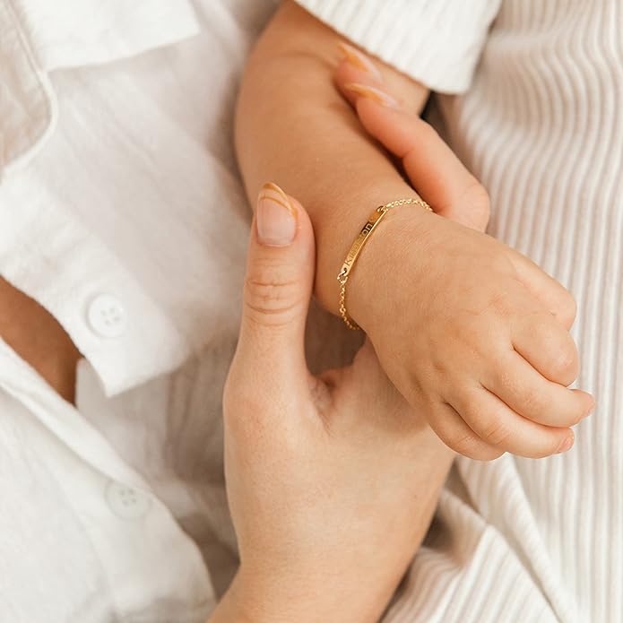 Baby Name Bar ID Bracelet Gold Plated Personalized Baby Gifts 16k Gold Dainty Hand Stamp Customized Newborn to Children First Birthday Great Gift