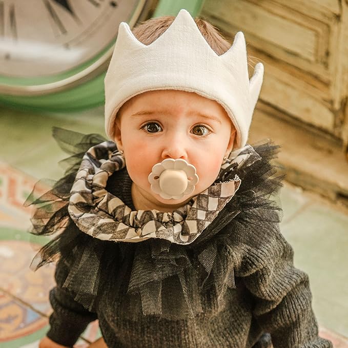 Suavinex Wonder Baby Pacifier, SX Pro Silicone Nipple, Reversible, Non Irritating Shield Design, 2Pk Pacifiers 6-18 Months, Made in Europe, Gray/Umber