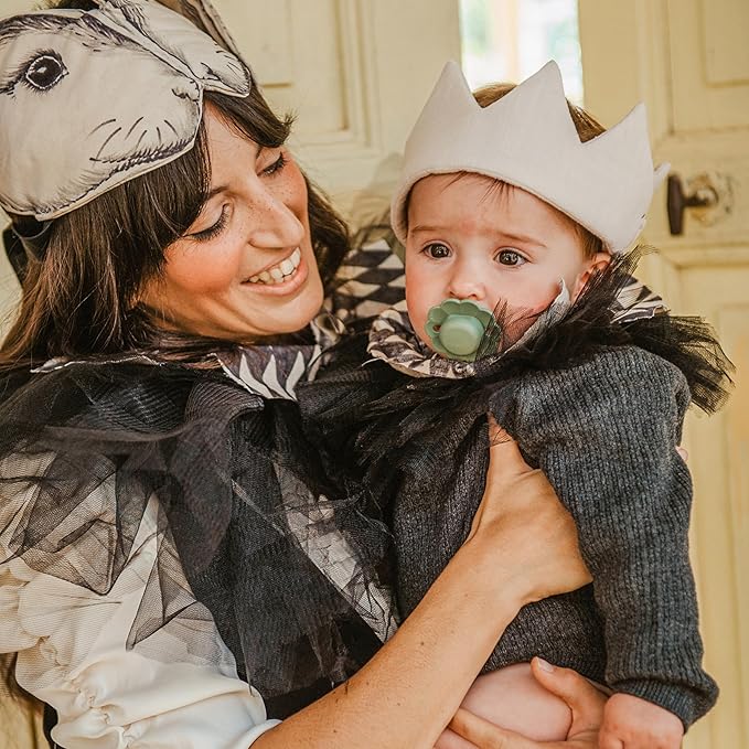 Suavinex Wonder Baby Pacifier, SX Pro Silicone Nipple, Reversible, Non Irritating Shield Design, 2Pk Pacifiers 6-18 Months, Made in Europe, Lake/Green